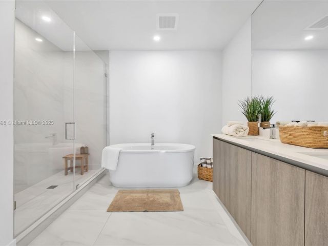 Apartment for rent  Unit #1003 - photo 6663890