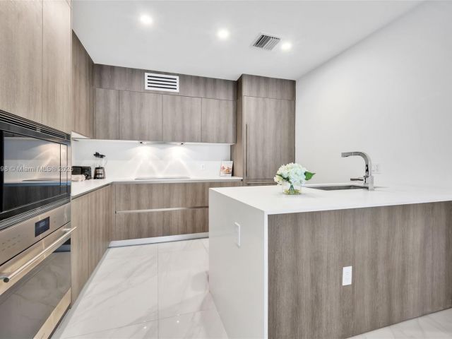 Apartment for rent  Unit #1003 - photo 6663894