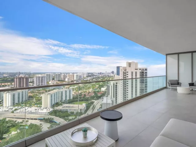 3-bedroom condo for sale in Sunny Isles Beach - 18975 Collins Ave 3503 - MondialRealty