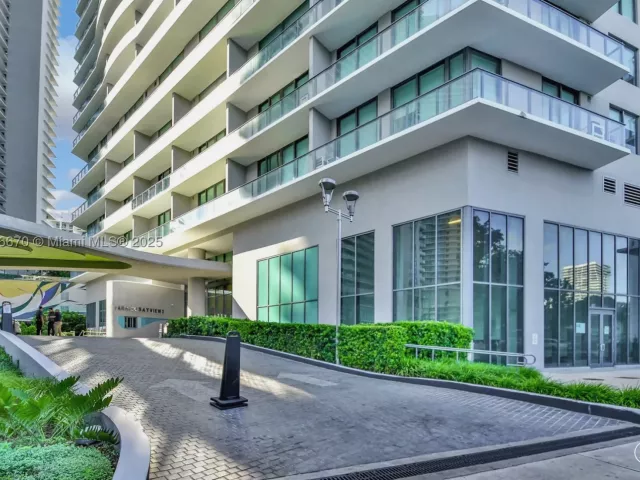 1-bedroom condo for sale in Miami - 501 NE 31st St 602 - MondialRealty