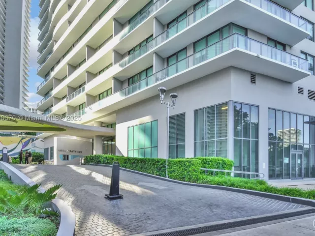 1-bedroom condo for sale in Miami - 501 NE 31st St 602 - MondialRealty