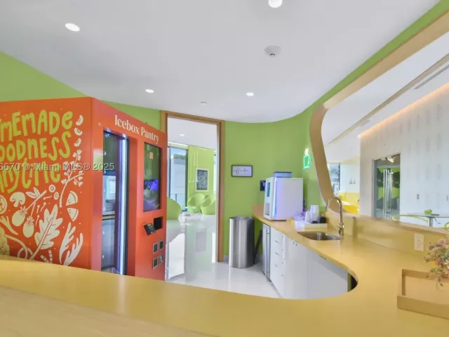 1-bedroom condo for sale in Miami - 501 NE 31st St 602 - MondialRealty