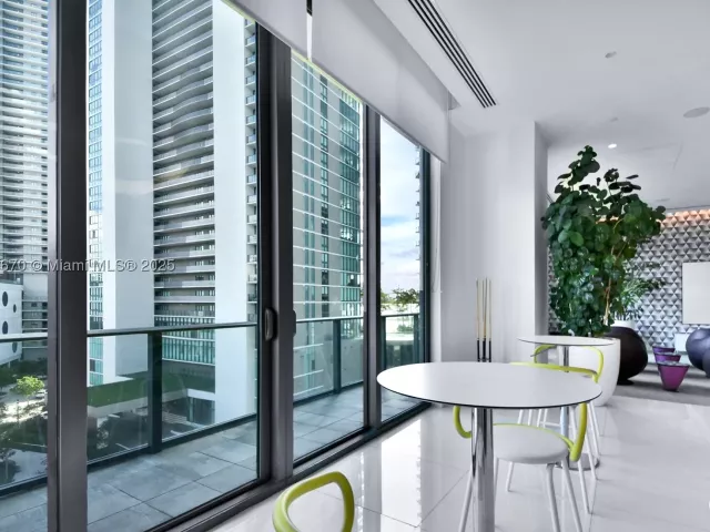 1-bedroom condo for sale in Miami - 501 NE 31st St 602 - MondialRealty