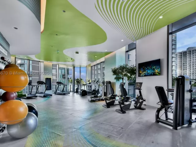 1-bedroom condo for sale in Miami - 501 NE 31st St 602 - MondialRealty