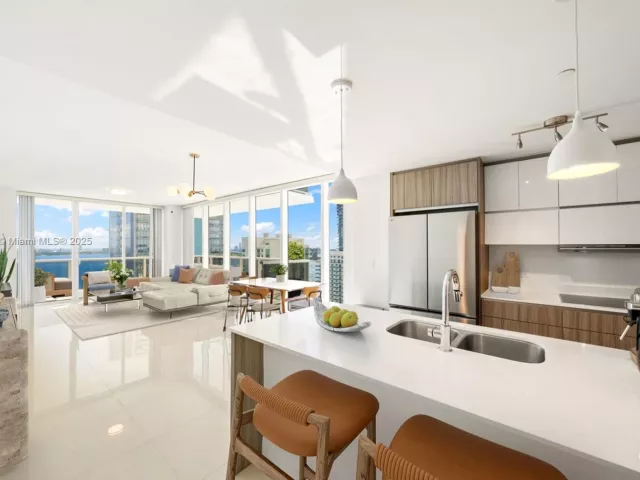 3-bedroom condo for sale in Miami - 600 NE 27th St 3105 - MondialRealty