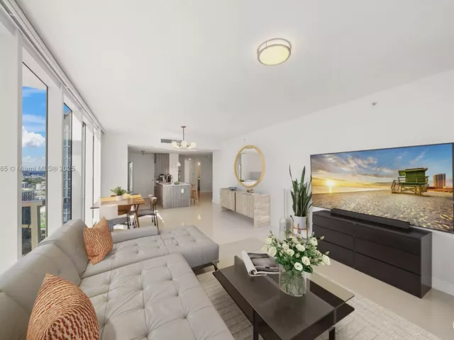 3-bedroom condo for sale in Miami - 600 NE 27th St 3105 - MondialRealty