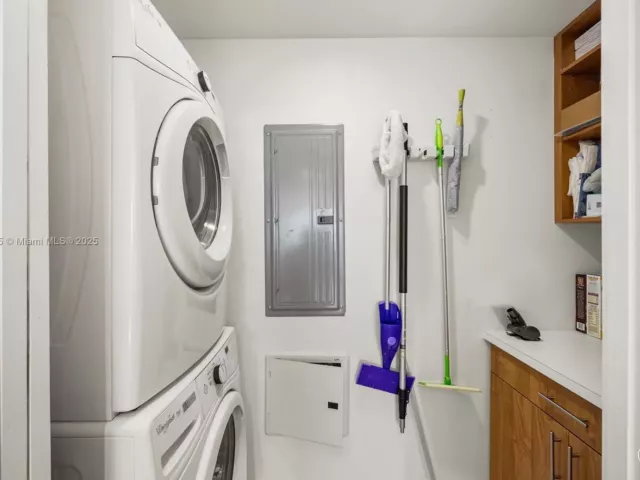 3-bedroom condo for sale in Miami - 600 NE 27th St 3105 - MondialRealty