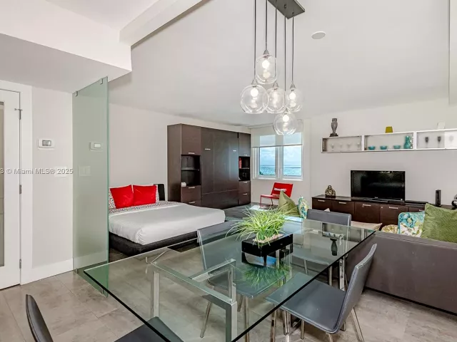 condo for rent in Miami Beach - 2301 Collins Ave 723 - MondialRealty