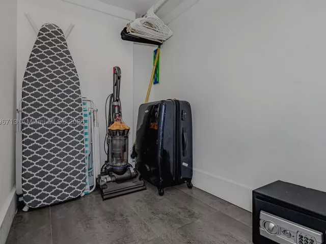 condo for rent in Miami Beach - 2301 Collins Ave 723 - MondialRealty