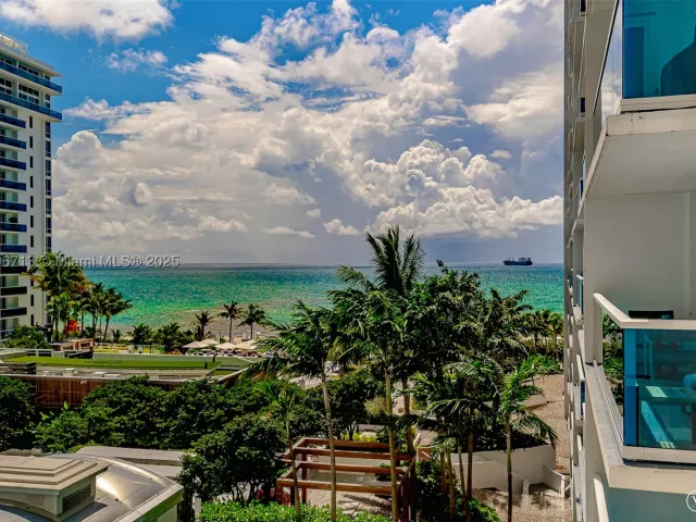 condo for rent in Miami Beach - 2301 Collins Ave 723 - MondialRealty