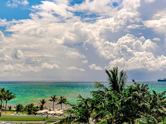 condo for rent in Miami Beach - 2301 Collins Ave 723 - MondialRealty