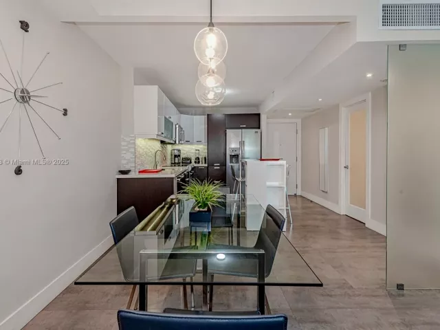 condo for rent in Miami Beach - 2301 Collins Ave 723 - MondialRealty