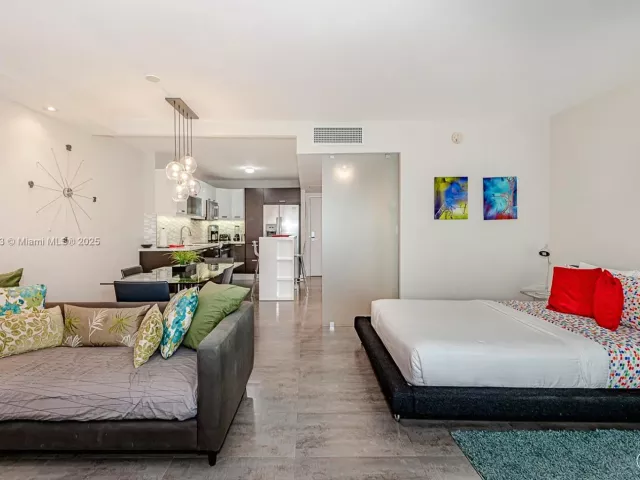 condo for rent in Miami Beach - 2301 Collins Ave 723 - MondialRealty