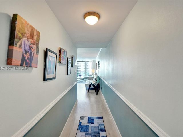 1-bedroom condo for sale in Hollywood - 3000 S Ocean Dr 1106 - MondialRealty