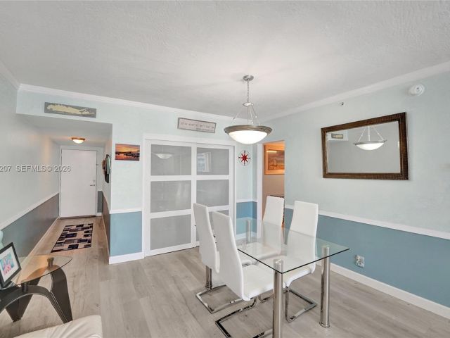 1-bedroom condo for sale in Hollywood - 3000 S Ocean Dr 1106 - MondialRealty