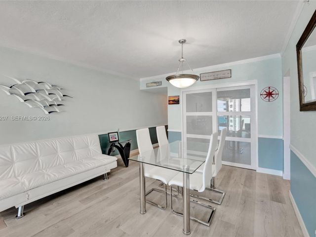 1-bedroom condo for sale in Hollywood - 3000 S Ocean Dr 1106 - MondialRealty