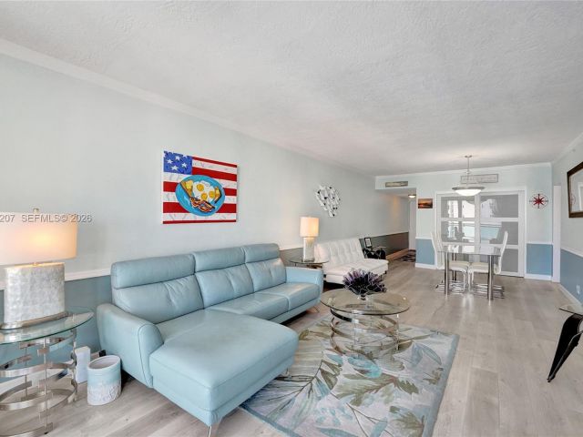 1-bedroom condo for sale in Hollywood - 3000 S Ocean Dr 1106 - MondialRealty