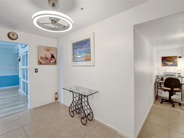 1-bedroom condo for sale in Hollywood - 3000 S Ocean Dr 1106 - MondialRealty