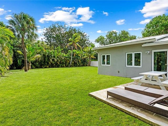 Home for rent at 2360 NE 15th Terrace - photo 6694086