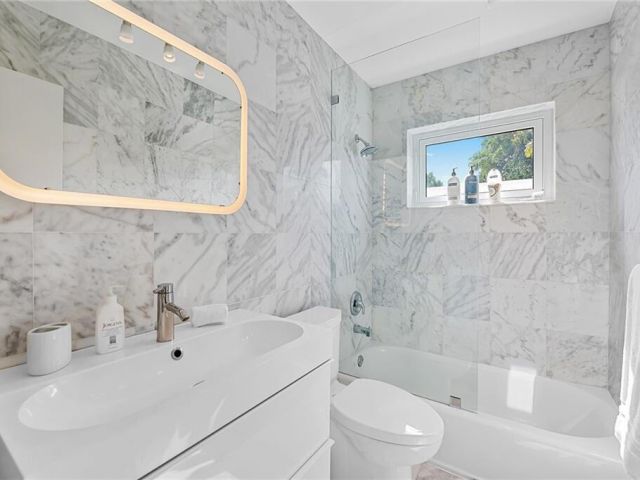 Home for rent at 2360 NE 15th Terrace - photo 6694089