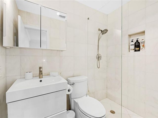 Home for rent at 2360 NE 15th Terrace - photo 6694093