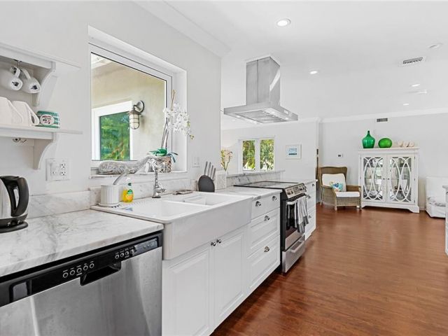 Home for rent at 2360 NE 15th Terrace - photo 6694100