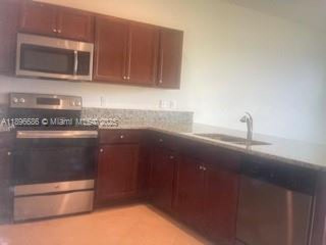 Home for rent at 5259 Ashley River Rd - photo 7432300