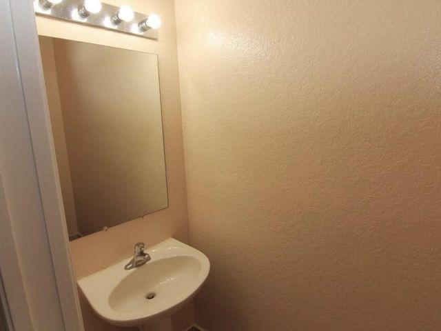 Home for rent at 21211 NW 14th Place 3-27 - photo 6665137