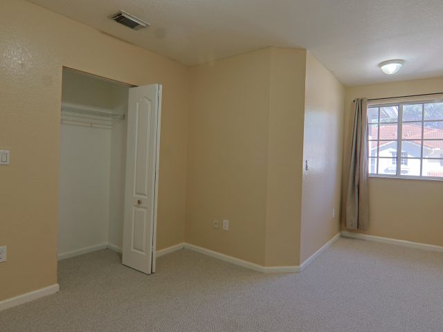 Home for rent at 21211 NW 14th Place 3-27 - photo 6665141