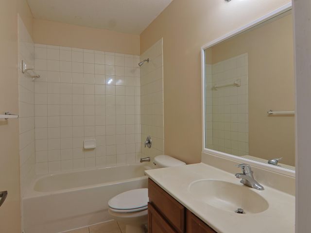 Home for rent at 21211 NW 14th Place 3-27 - photo 6665143