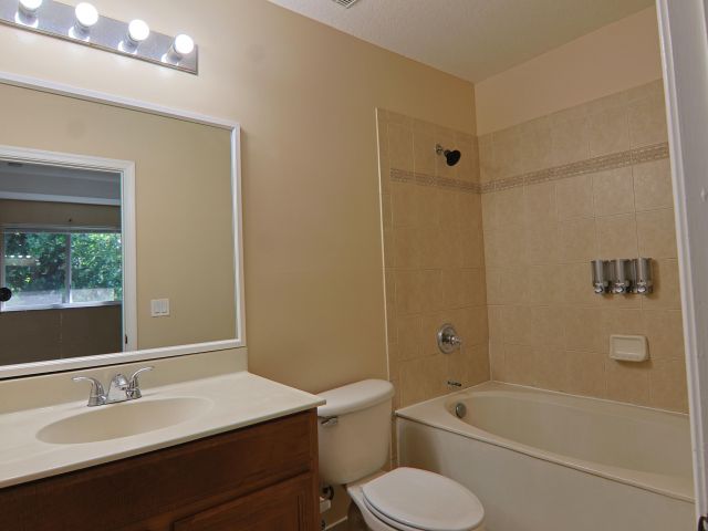 Home for rent at 21211 NW 14th Place 3-27 - photo 6665145