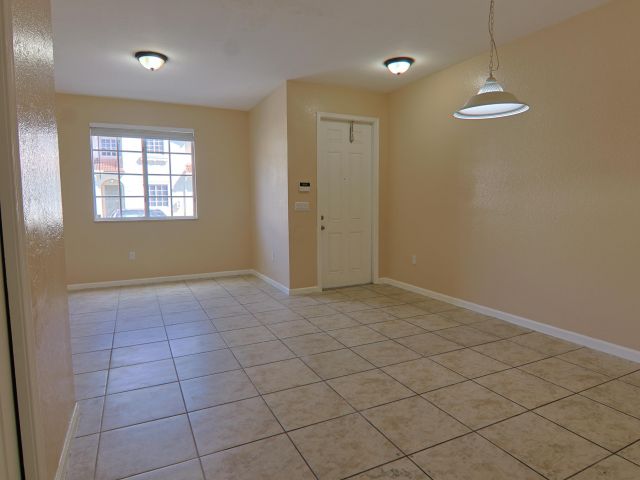 Home for rent at 21211 NW 14th Place 3-27 - photo 6665148