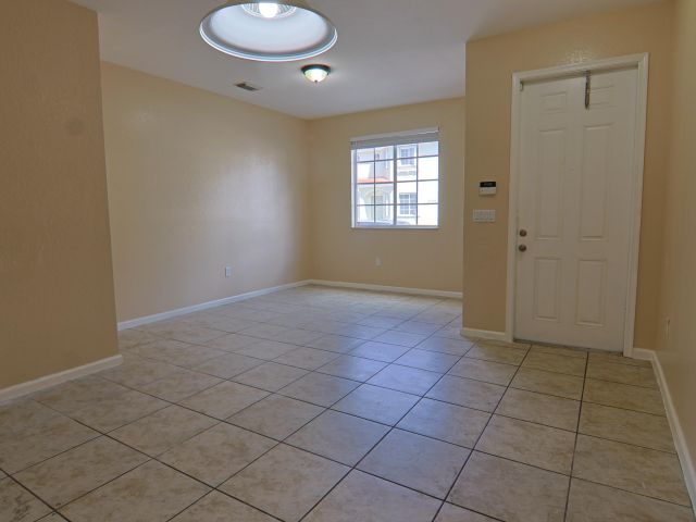 Home for rent at 21211 NW 14th Place 3-27 - photo 6665149