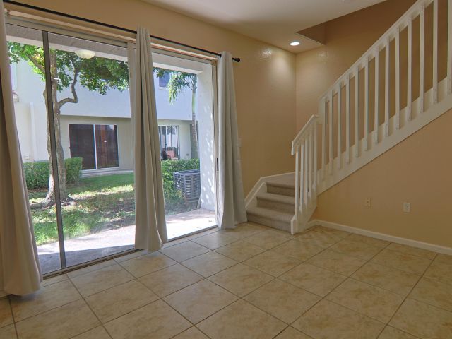 Home for rent at 21211 NW 14th Place 3-27 - photo 6665150