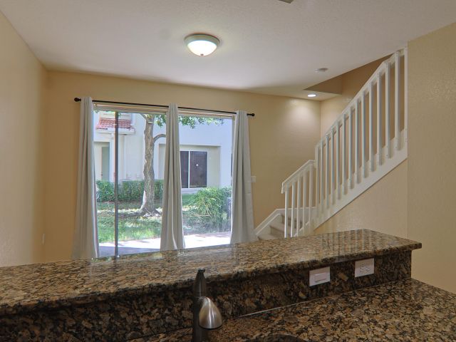 Home for rent at 21211 NW 14th Place 3-27 - photo 6665151