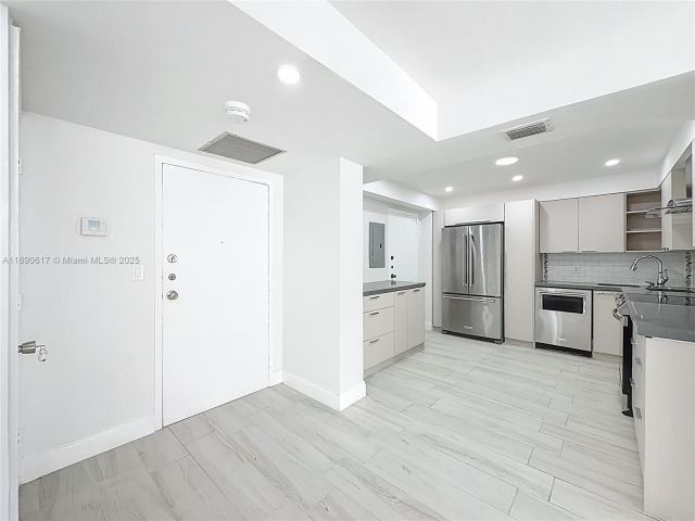 Apartment for sale  Unit #1211 - photo 6691106