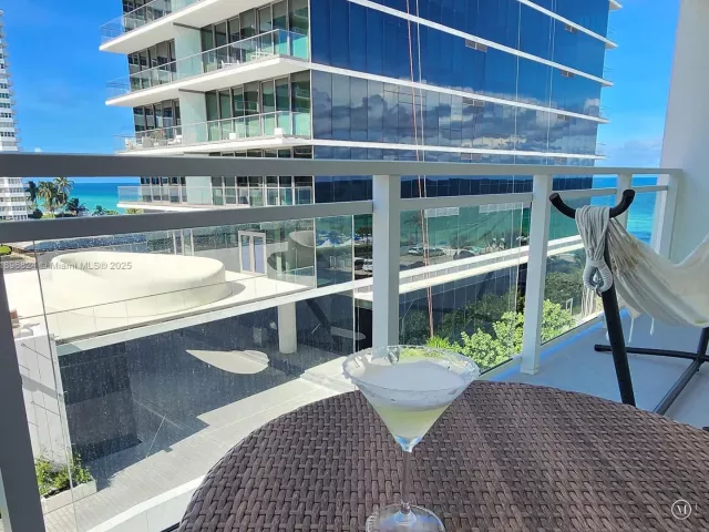 2-bedroom condo for sale in Hallandale Beach -  - MondialRealty