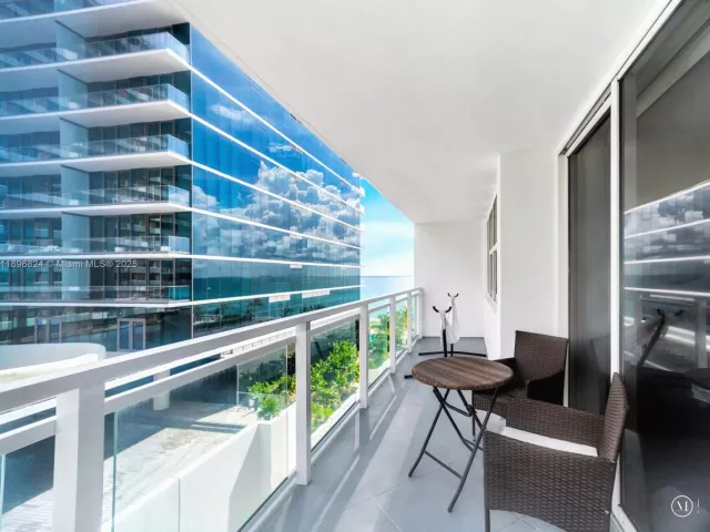 2-bedroom condo for sale in Hallandale Beach -  - MondialRealty
