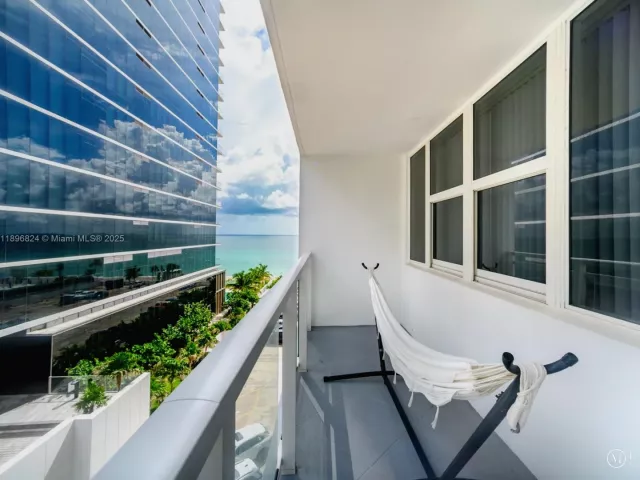 2-bedroom condo for sale in Hallandale Beach -  - MondialRealty