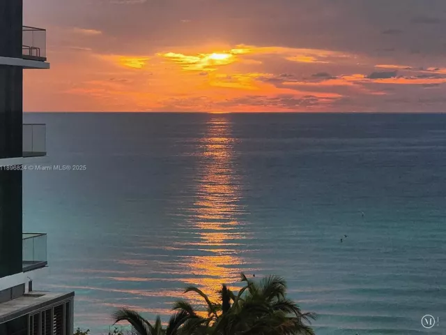 2-bedroom condo for sale in Hallandale Beach -  - MondialRealty