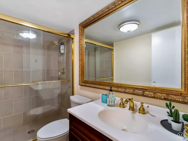 2-bedroom condo for sale in Hallandale Beach -  - MondialRealty