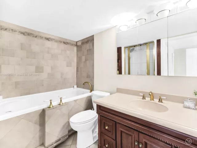 2-bedroom condo for sale in Hallandale Beach -  - MondialRealty