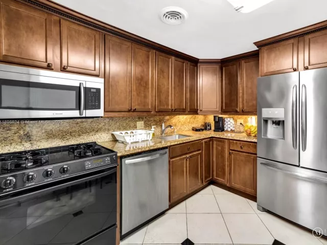 2-bedroom condo for sale in Hallandale Beach -  - MondialRealty