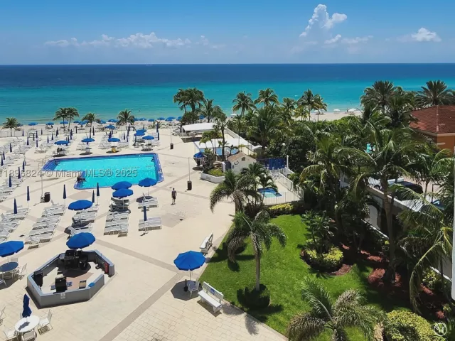 2-bedroom condo for sale in Hallandale Beach -  - MondialRealty