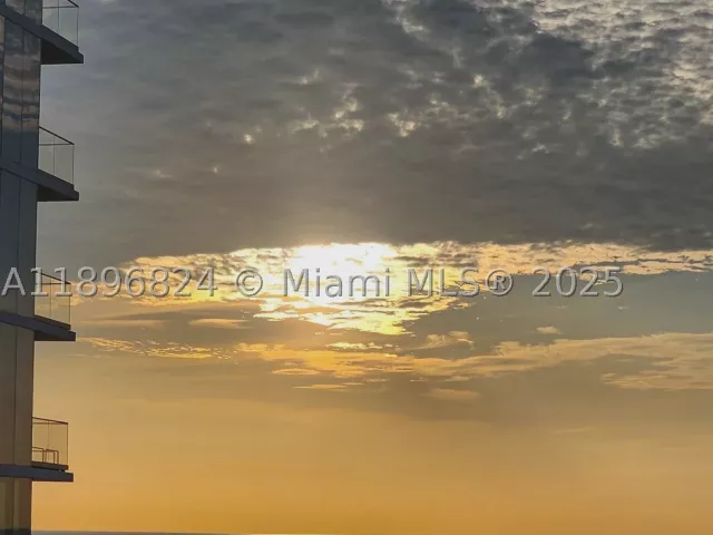 2-bedroom condo for sale in Hallandale Beach -  - MondialRealty
