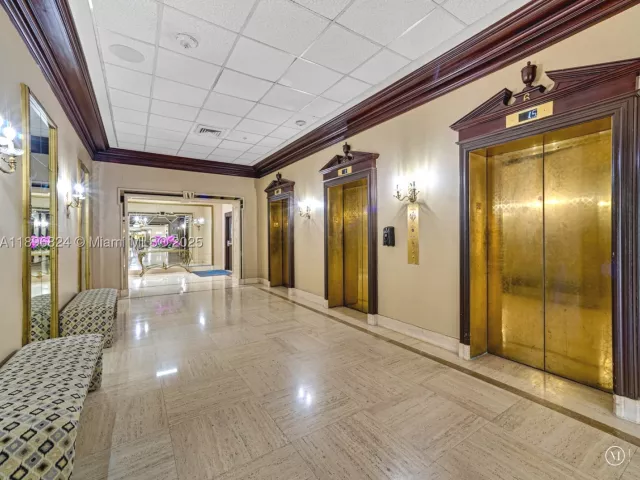 2-bedroom condo for sale in Hallandale Beach -  - MondialRealty