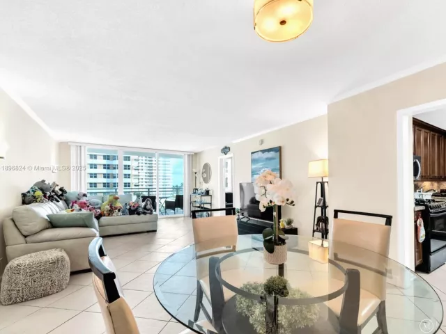 2-bedroom condo for sale in Hallandale Beach -  - MondialRealty