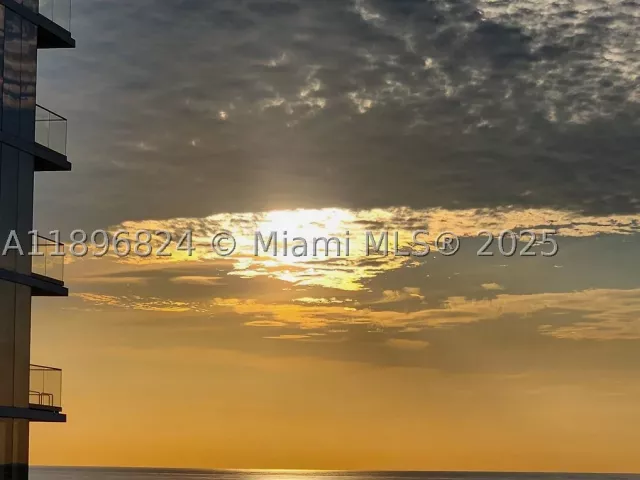 2-bedroom condo for sale in Hallandale Beach -  - MondialRealty