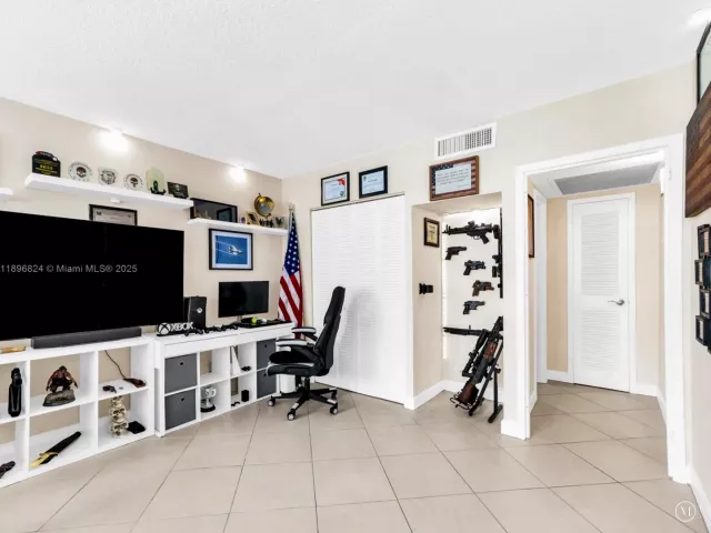 2-bedroom condo for sale in Hallandale Beach -  - MondialRealty