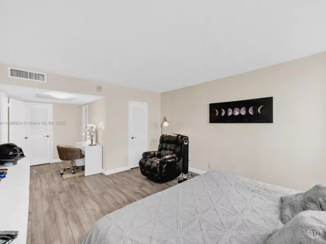 2-bedroom condo for sale in Hallandale Beach -  - MondialRealty